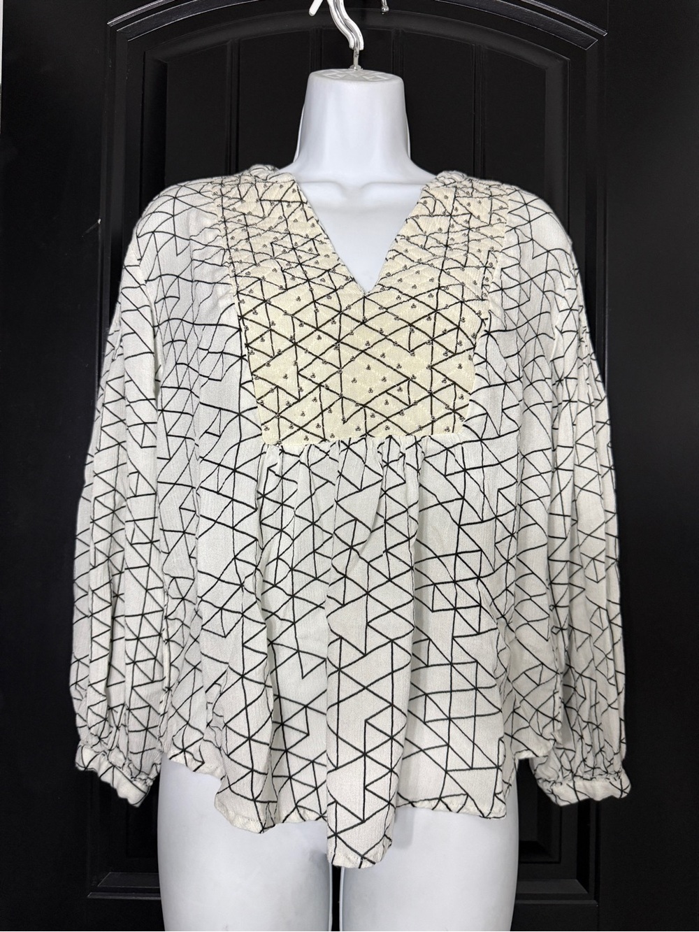 Velvet by Graham & Spencer Ivory Geometric Peasant Blouse